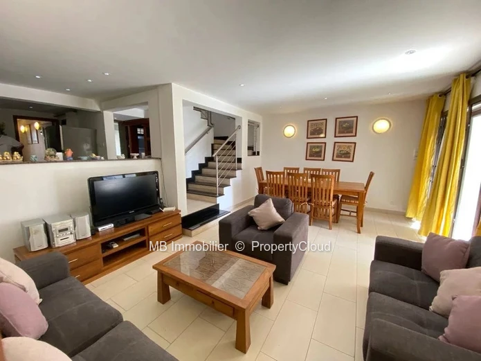 Triplex for rent in Pereybere