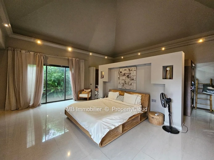 Villa RES for sale.
