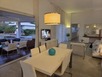 5 Bedroom Villa