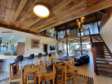 6 Bedroom Villa