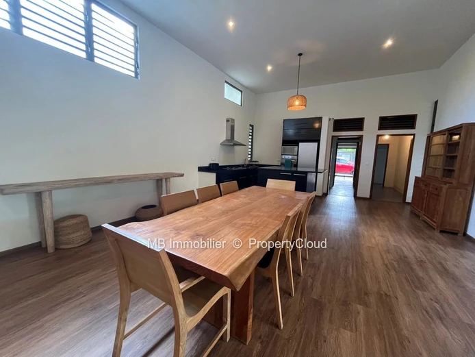 Spacious 4 bedroom villa for rent in Petit Raffray