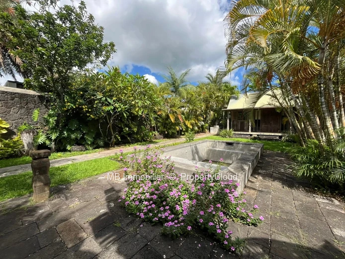 Spacious 4 bedroom villa for rent in Petit Raffray