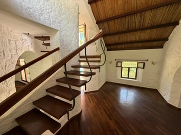 5 Bedroom Villa