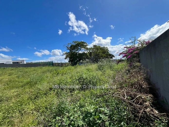 Land for sale - Piton