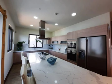 6 Bedroom Villa