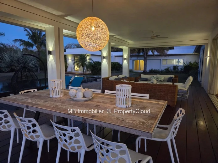 Villa for sale.