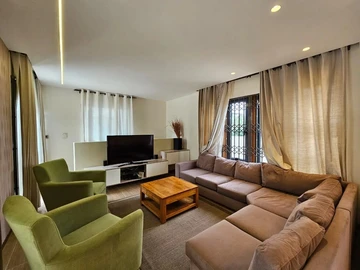 6 Bedroom House