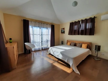 6 Bedroom Villa