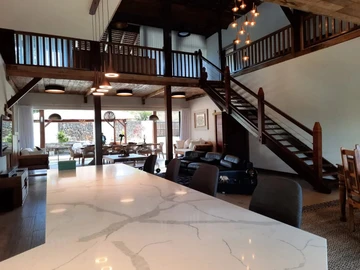 6 Bedroom Villa