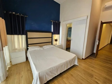 6 Bedroom House