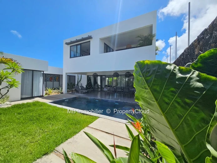 Detached villa for sale