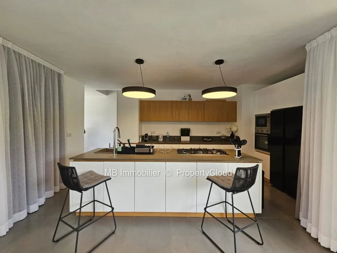 Detached villa for sale