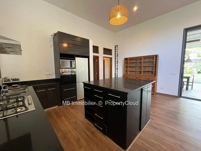 Spacious 4 bedroom villa for rent in Petit Raffray