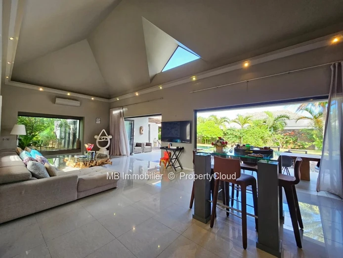 Villa RES for sale.