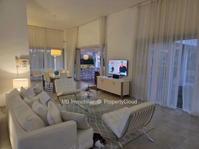 Villa for sale.