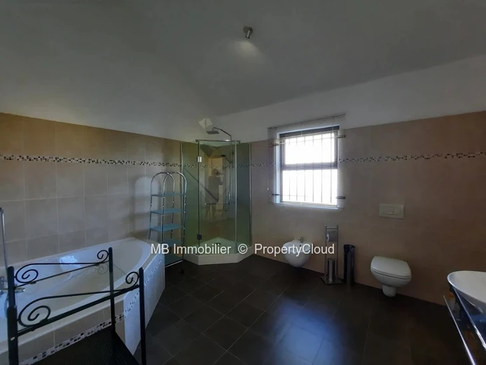 Villa for sale.