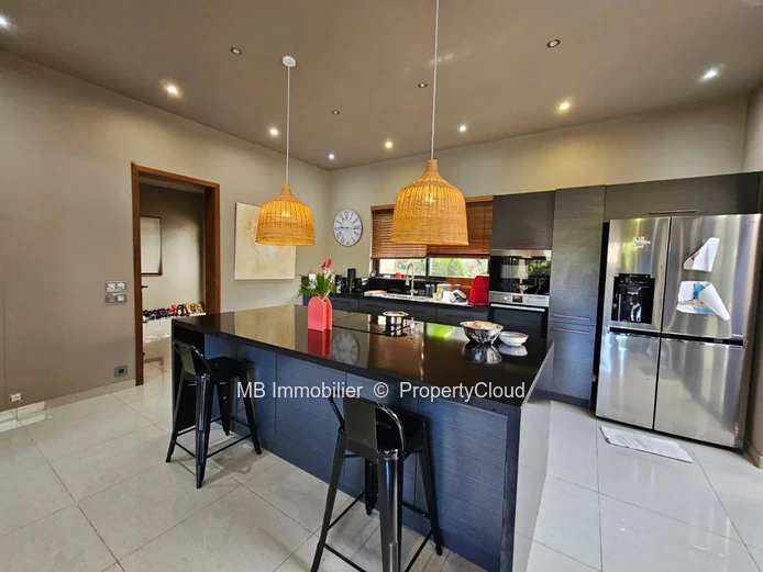 Villa RES for sale.