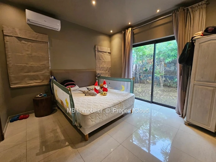 Villa RES for sale.