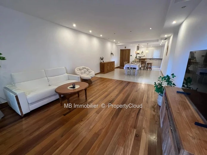 Appartement R+2 en vente.