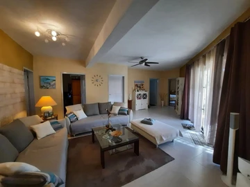 6 Bedroom Villa
