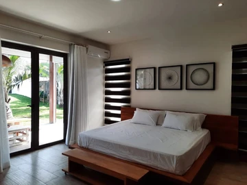6 Bedroom Villa