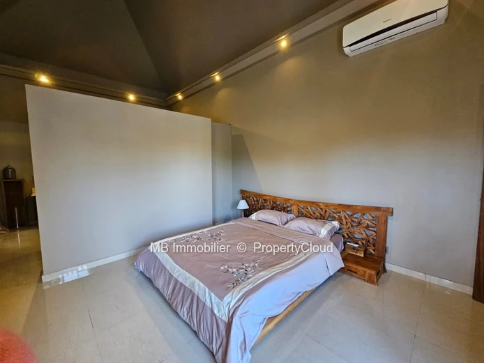 Villa RES for sale.