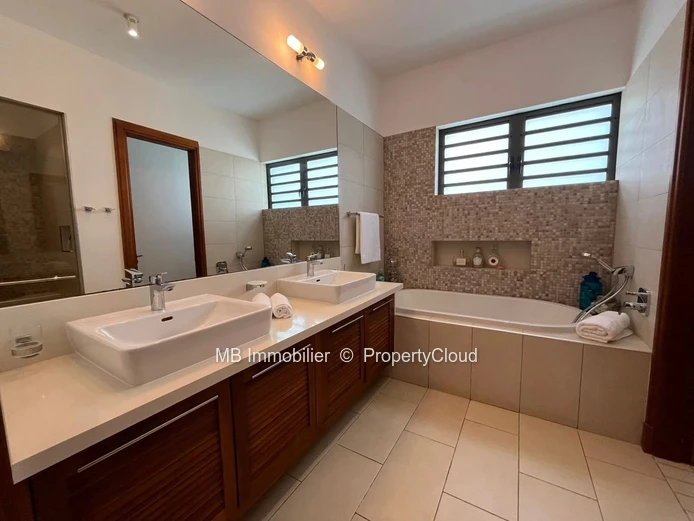 Penthouse with sea view for rent in Cap Malheureux