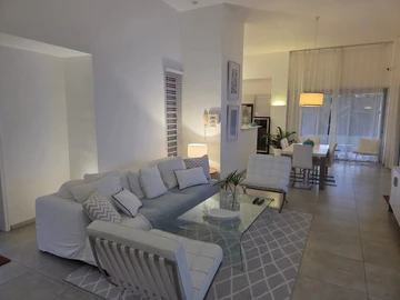 5 Bedroom Villa