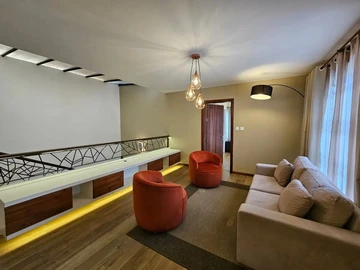 6 Bedroom House