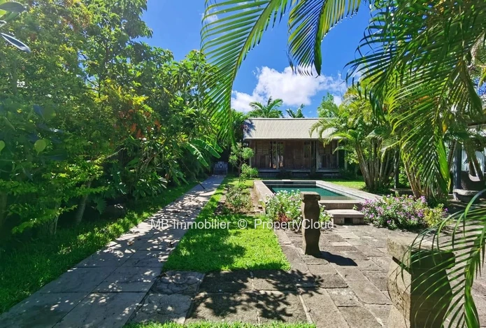 Spacious 4 bedroom villa for rent in Petit Raffray