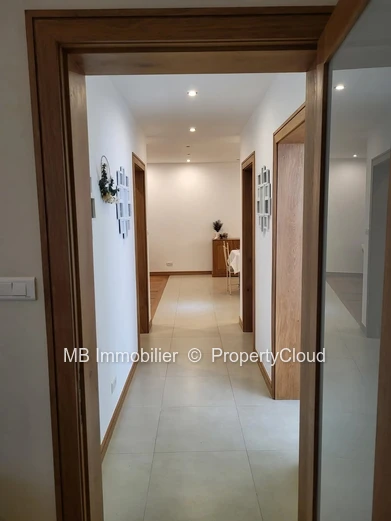 Appartement R+2 en vente.
