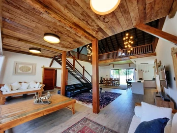 6 Bedroom Villa