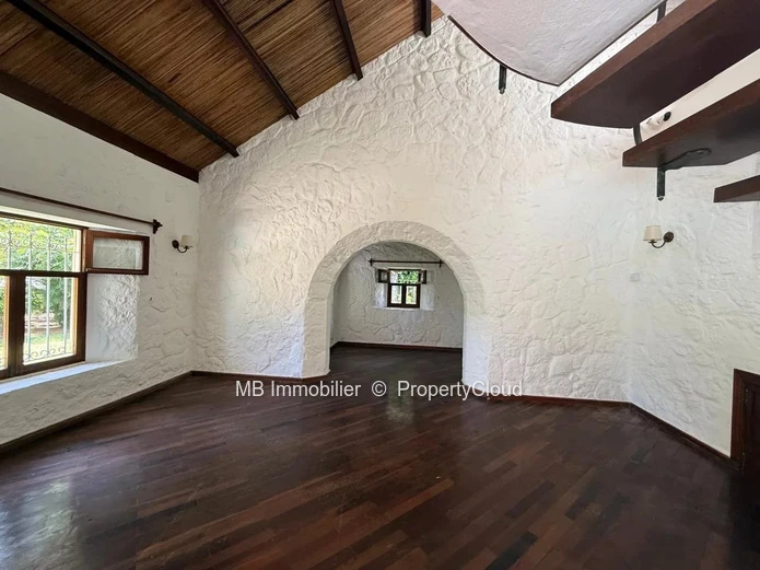 Villa for sale.