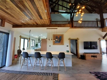 6 Bedroom Villa