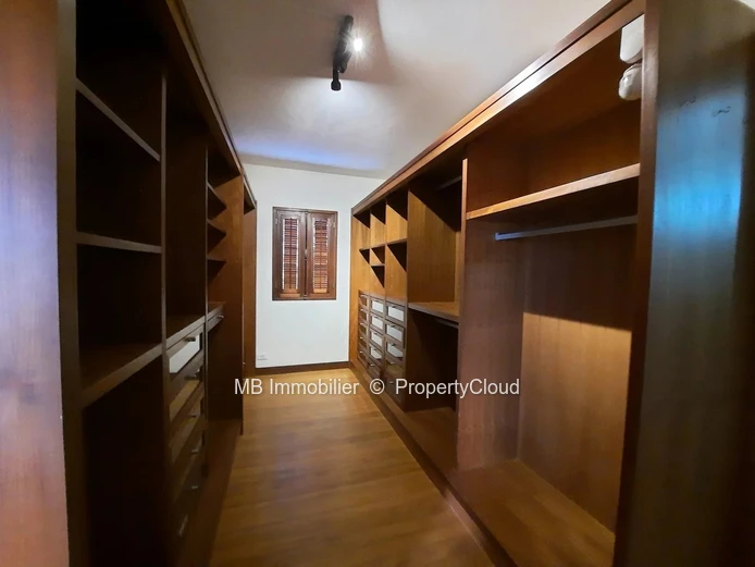 Villa for sale.