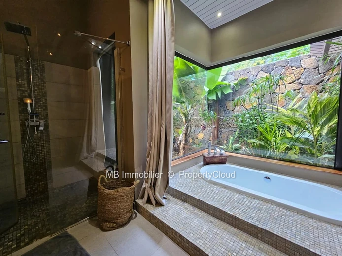 Villa RES for sale.