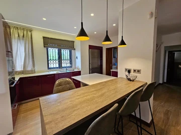 6 Bedroom House