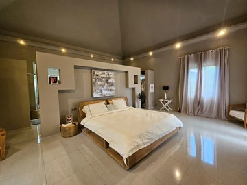 4 Bedroom Villa