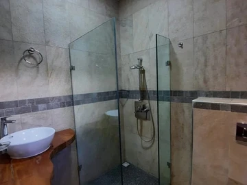 6 Bedroom Villa