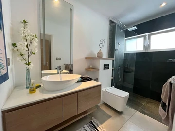 5 Bedroom Villa