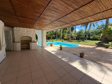 5 Bedroom Villa