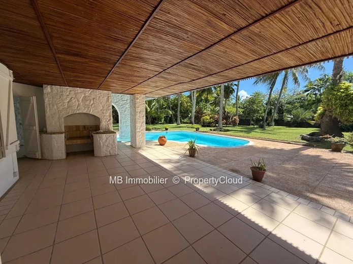 Villa for sale.